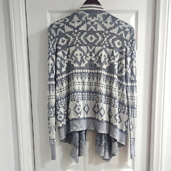 Abercrombie & Fitch Blue and Cream Geometric Cardigan - Picture 4 of 7